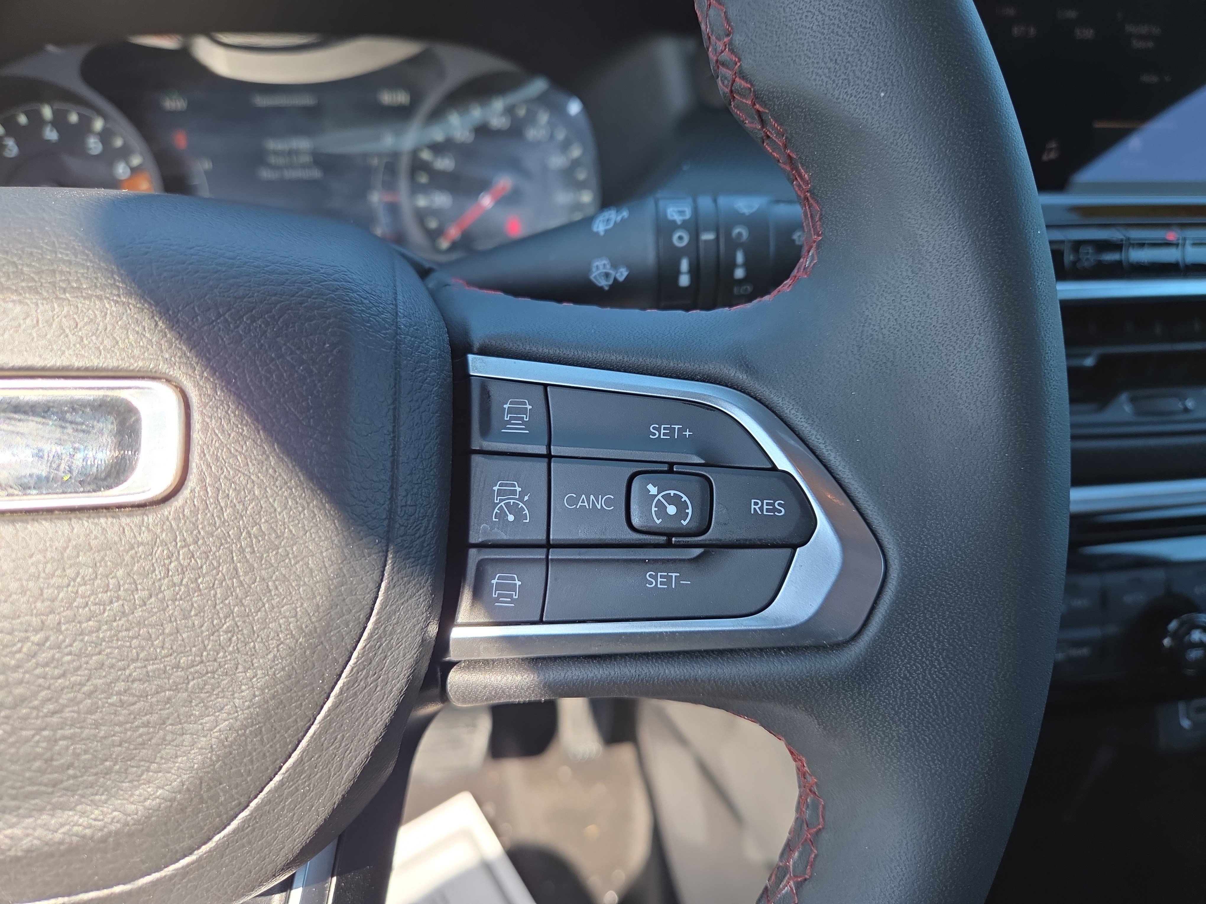 Used 2024 Jeep Compass Trailhawk image 12