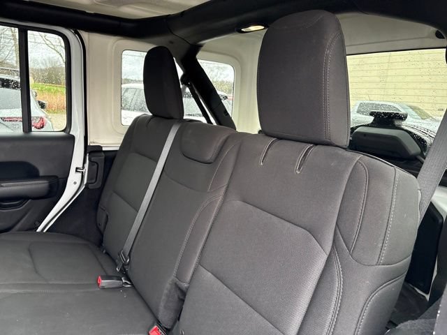 Used 2018 Jeep Wrangler Unlimited Sahara AWD/4WD image 21
