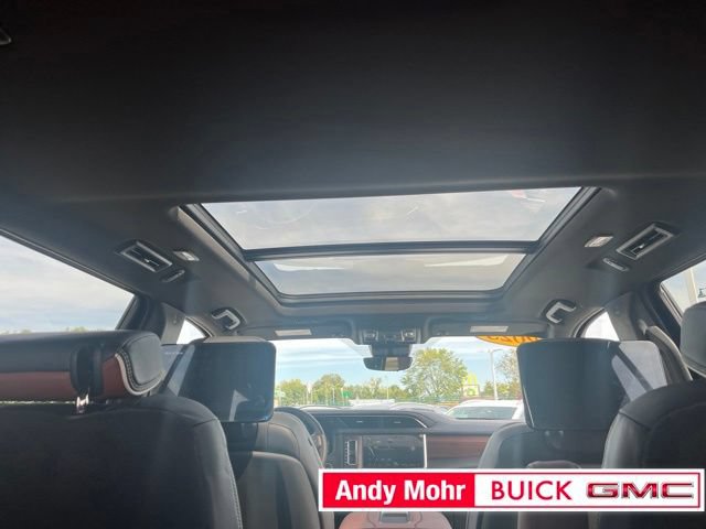 Used 2023 GMC Yukon Denali Ultimate AWD/4WD image 10