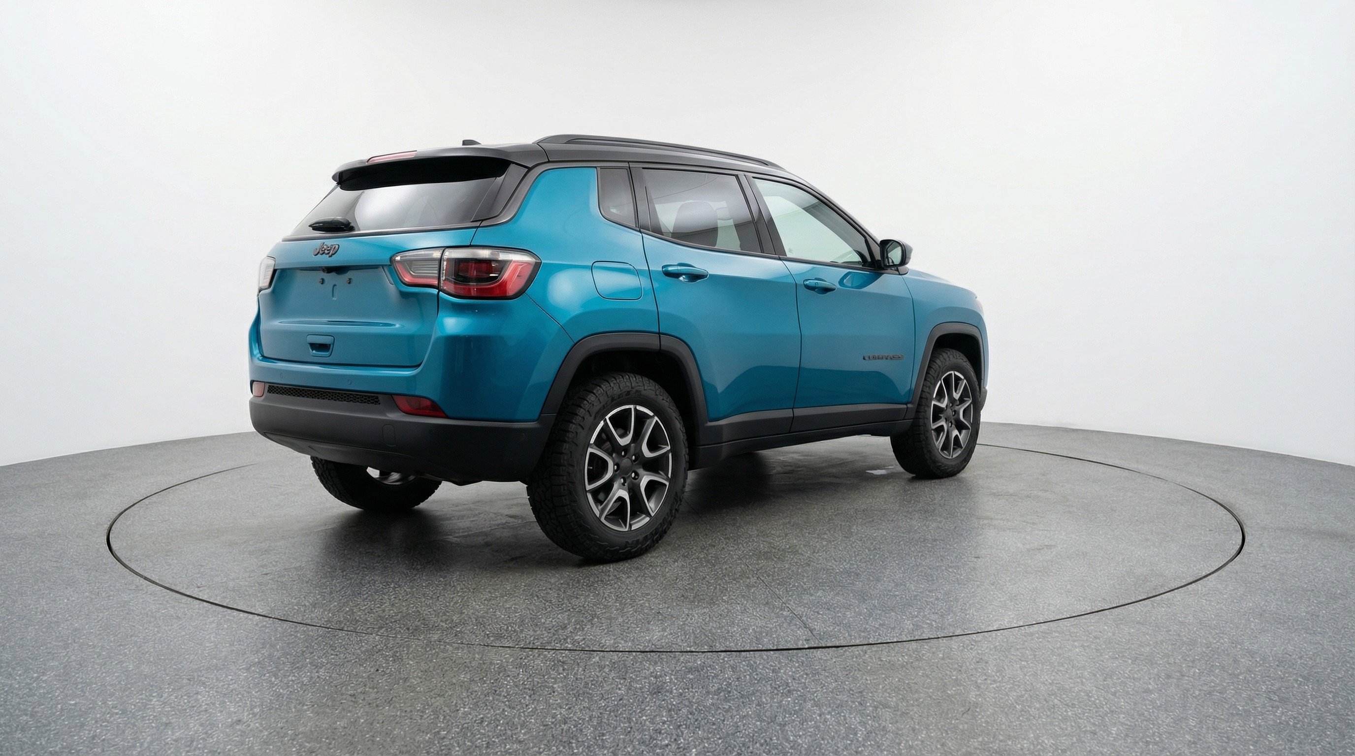 Used 2025 Jeep Compass Trailhawk image 9