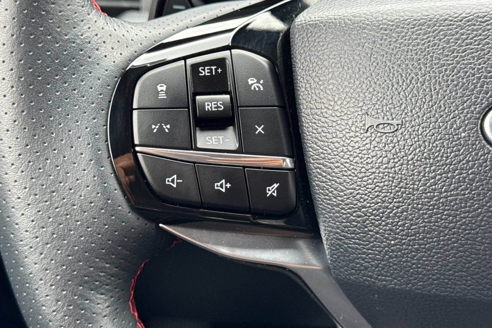 Used 2025 Ford Explorer ST w/ Sun And Sound Package AWD/4WD image 32