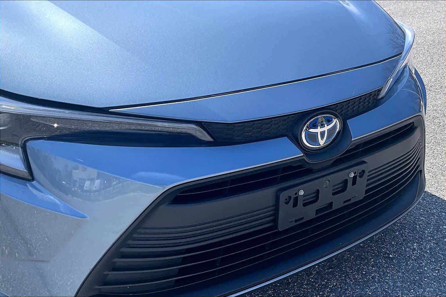Used 2025 Toyota Corolla LE image 29