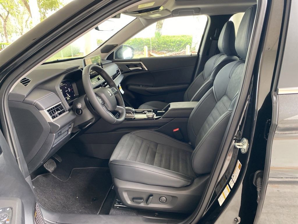 New 2025 Mitsubishi Outlander SE image 5