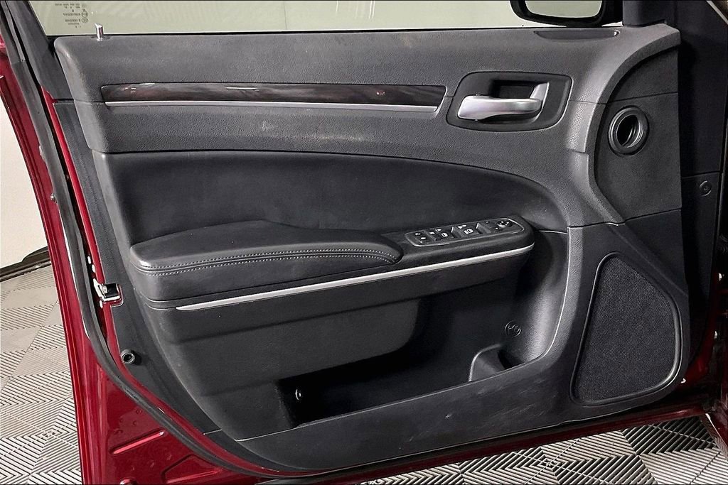 Used 2019 Chrysler 300 Touring w/ Sport Appearance Package image 23