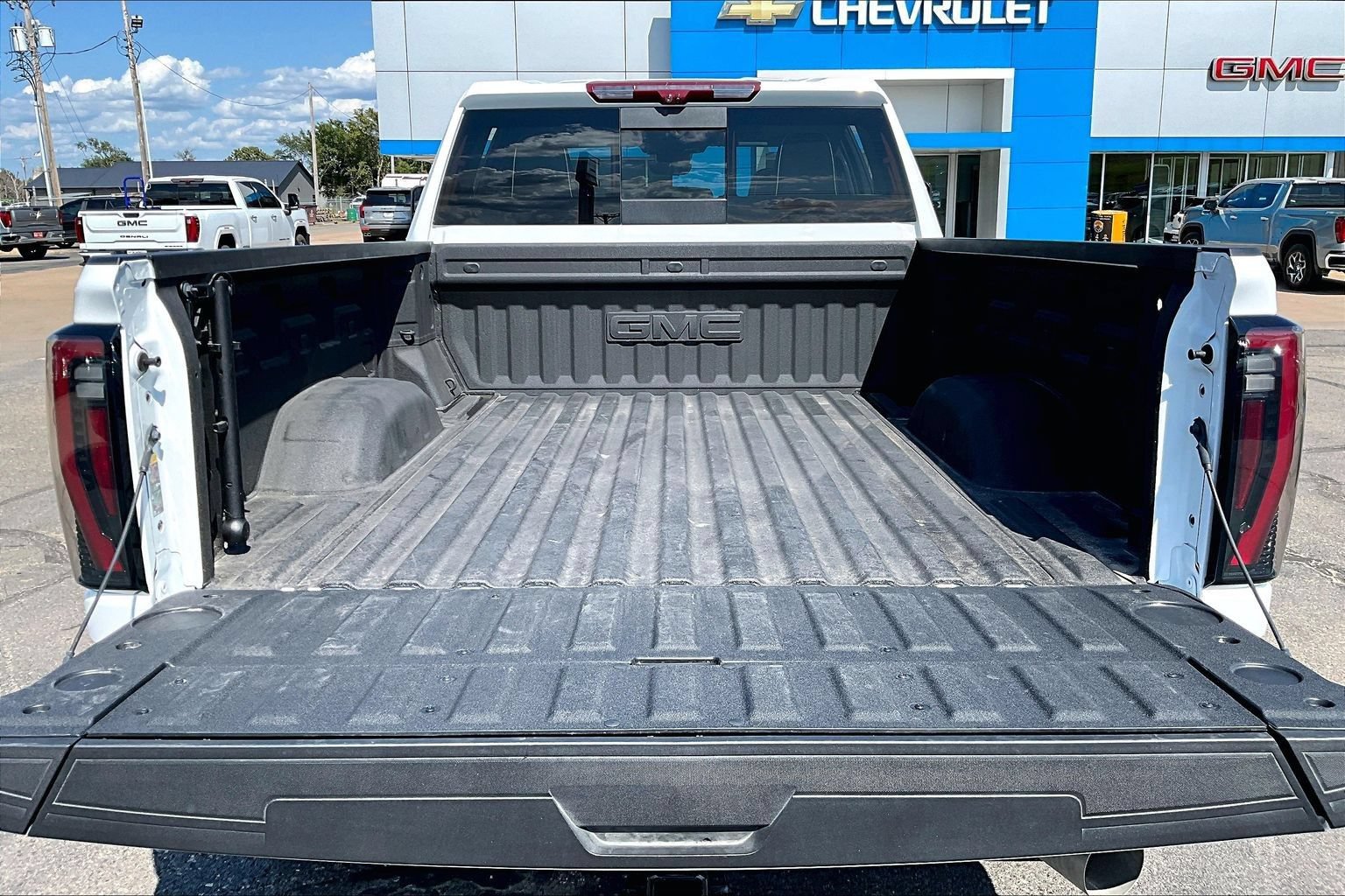 Used 2025 GMC Sierra 2500 AT4X AWD/4WD image 30