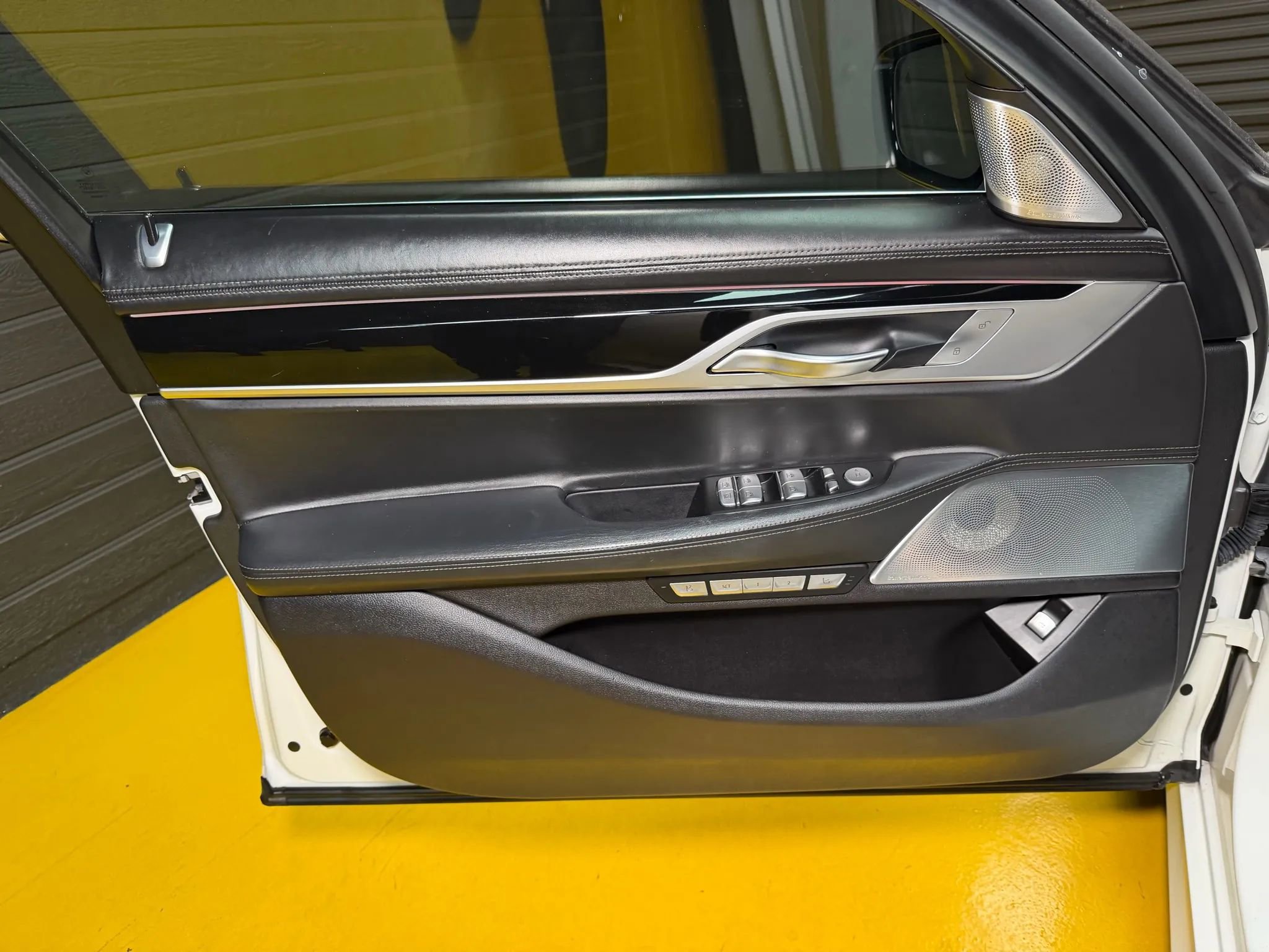 Used 2017 BMW 750i xDrive image 38