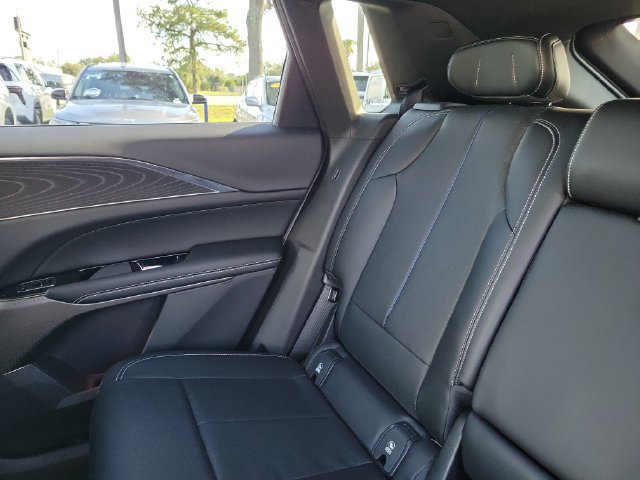 Used 2024 Cadillac Lyriq Luxury AWD/4WD image 16