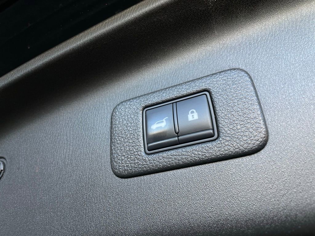 Used 2021 Nissan Armada SL w/ Captain's Chairs Package RWD image 32
