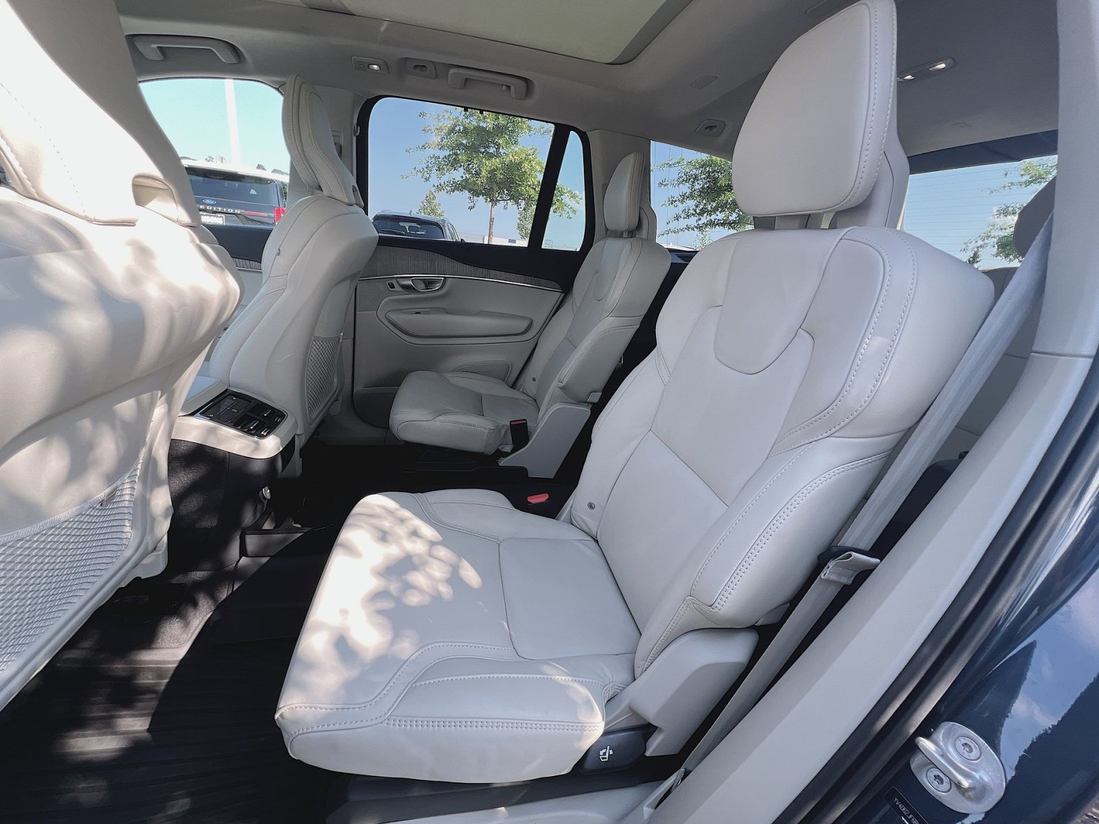 Certified 2024 Volvo XC90 B6 Ultimate w/ Protection Package Premier AWD/4WD image 25