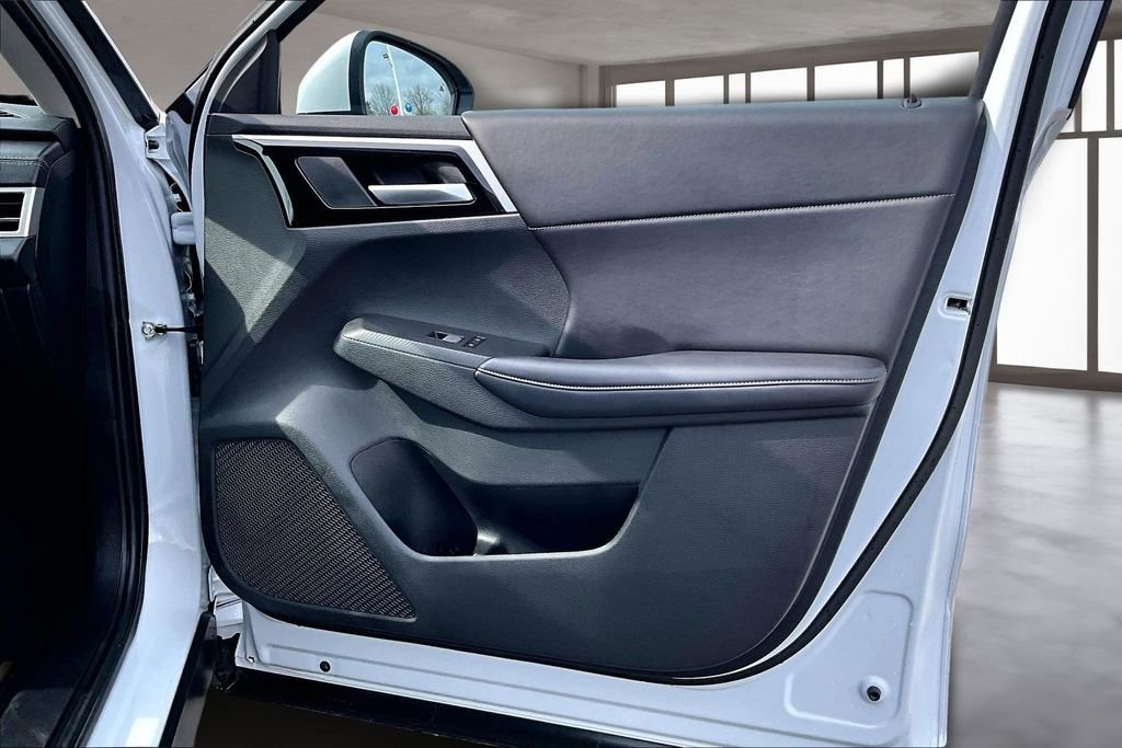 Used 2023 Mitsubishi Outlander SE image 25