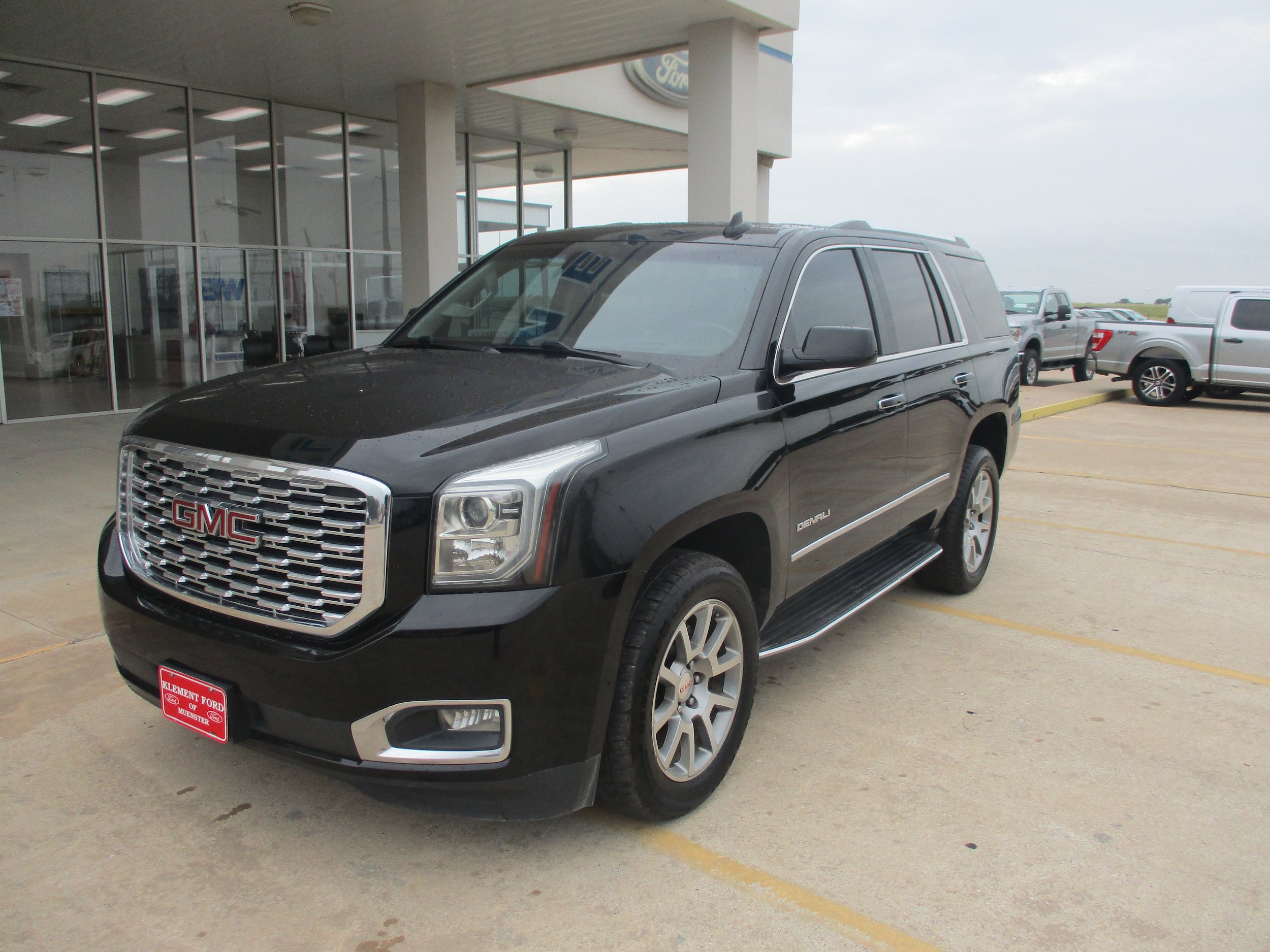 Used 2018 GMC Yukon Denali RWD image 2