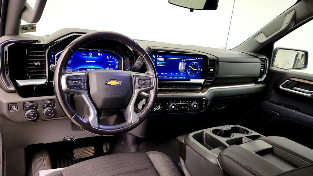 Used 2022 Chevrolet Silverado 1500 LT AWD/4WD image 11