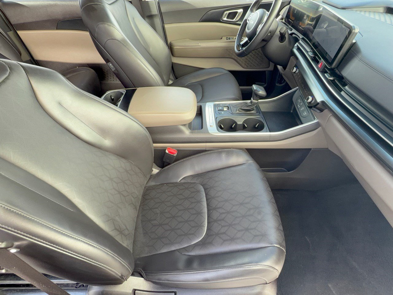 Used 2026 Kia Carnival FWD image 30