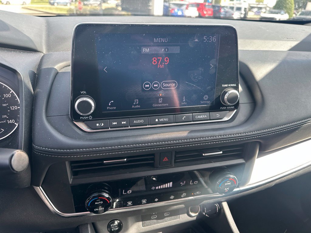 Used 2025 Nissan Rogue SV FWD image 21