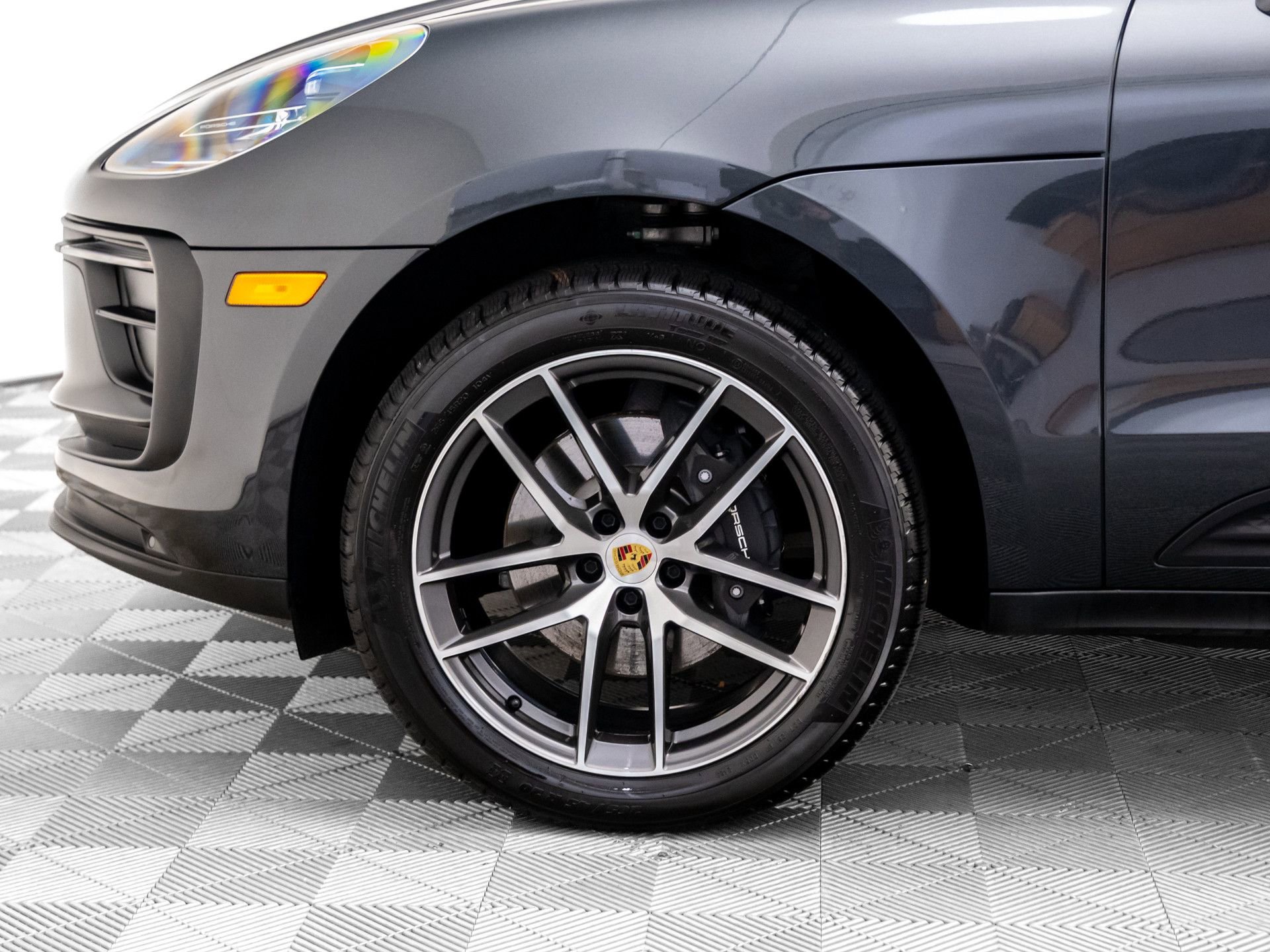 Certified 2025 Porsche Macan image 36