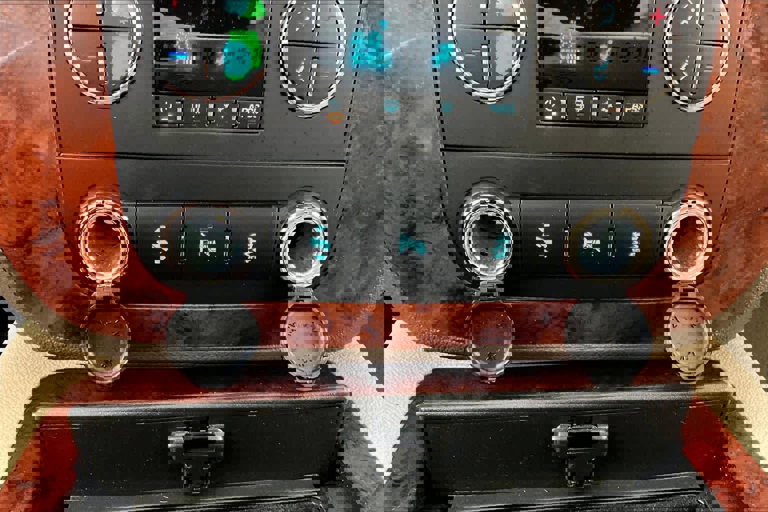 Used 2013 Chevrolet Tahoe LTZ image 33