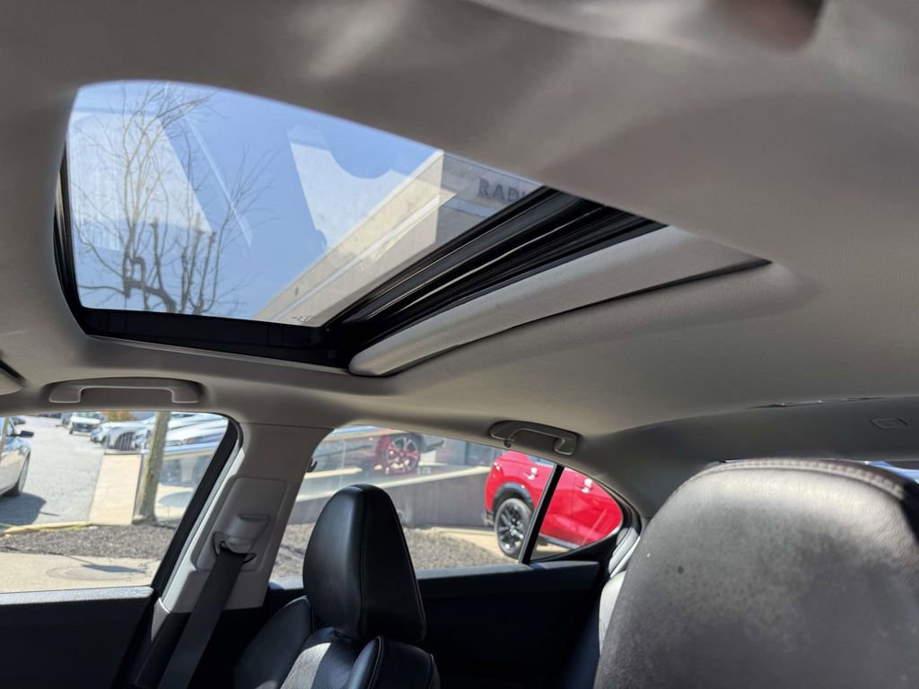 Used 2017 Acura TLX w/ Technology Package FWD image 13