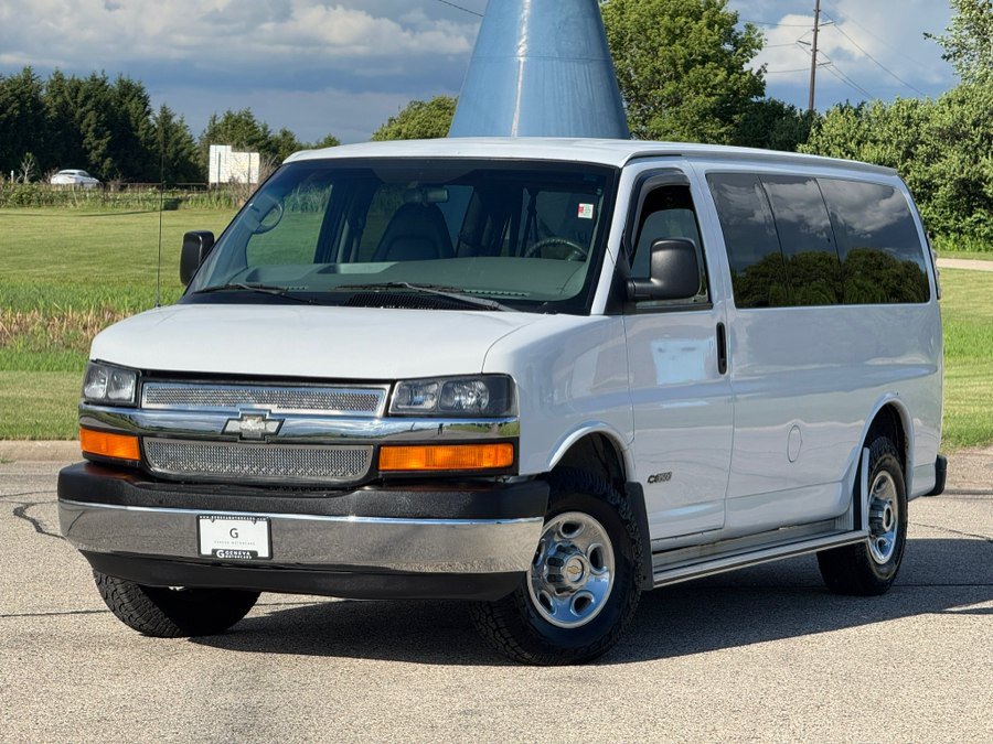 Used 2005 Chevrolet Express 3500 Passenger w/ LS Preferred Equipment Group RWD image 2