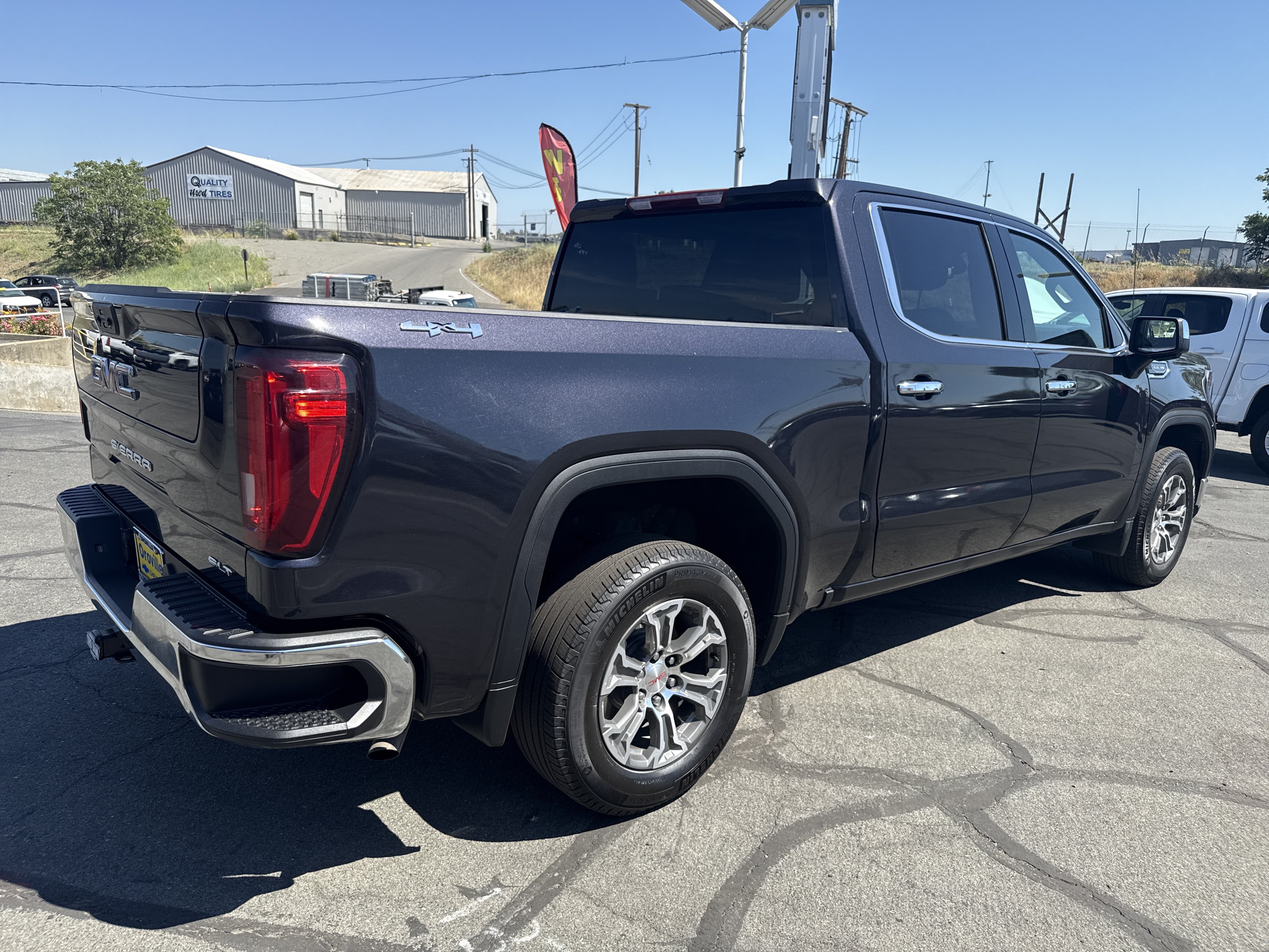 Used 2025 GMC Sierra 1500 SLT AWD/4WD image 6