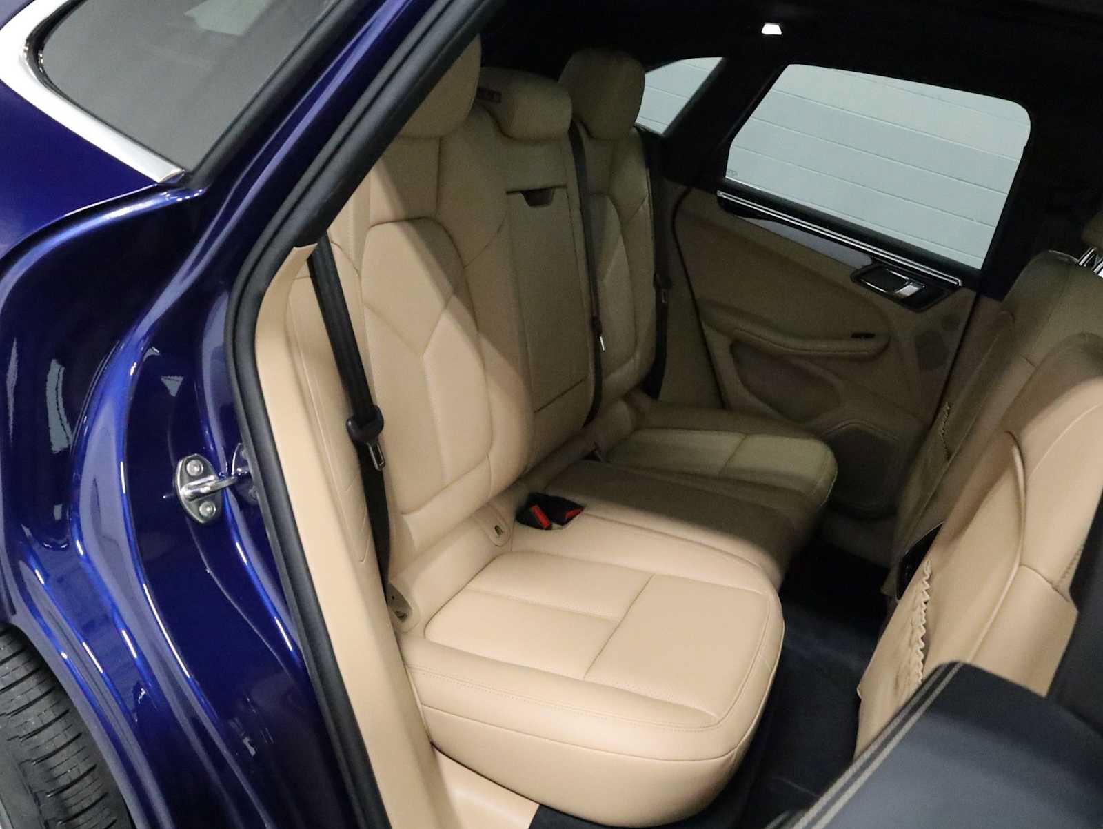 Certified 2023 Porsche Macan S AWD/4WD image 37