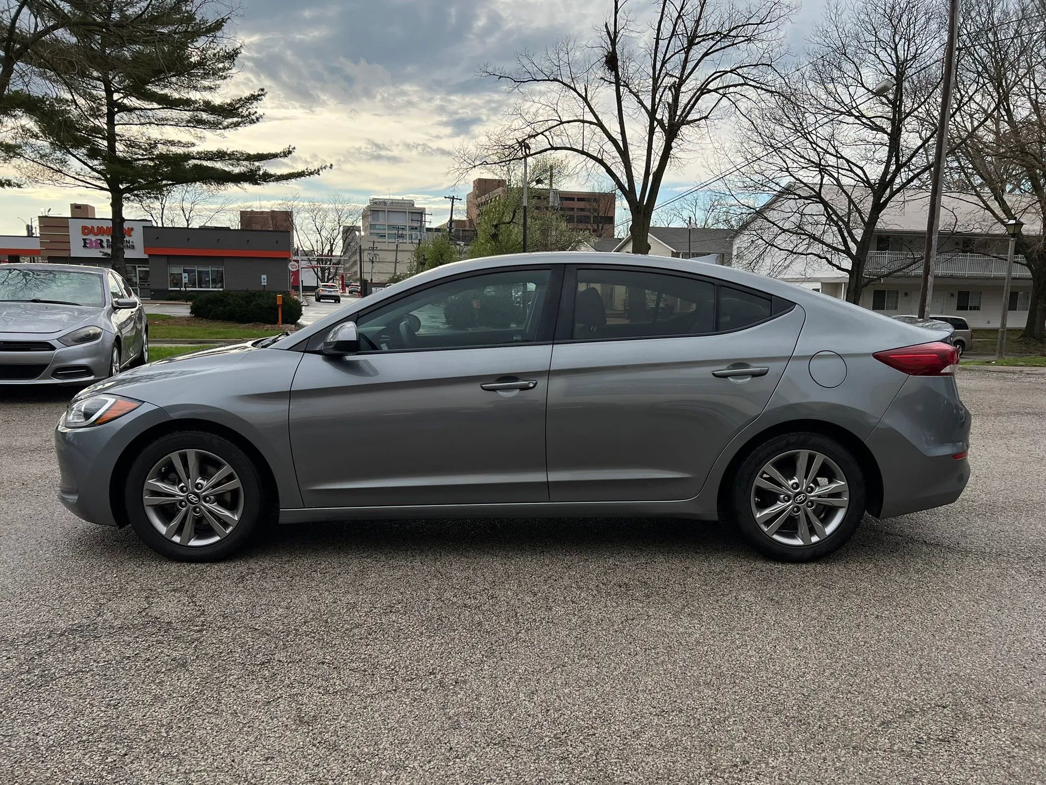 Used 2017 Hyundai Elantra SE image 4