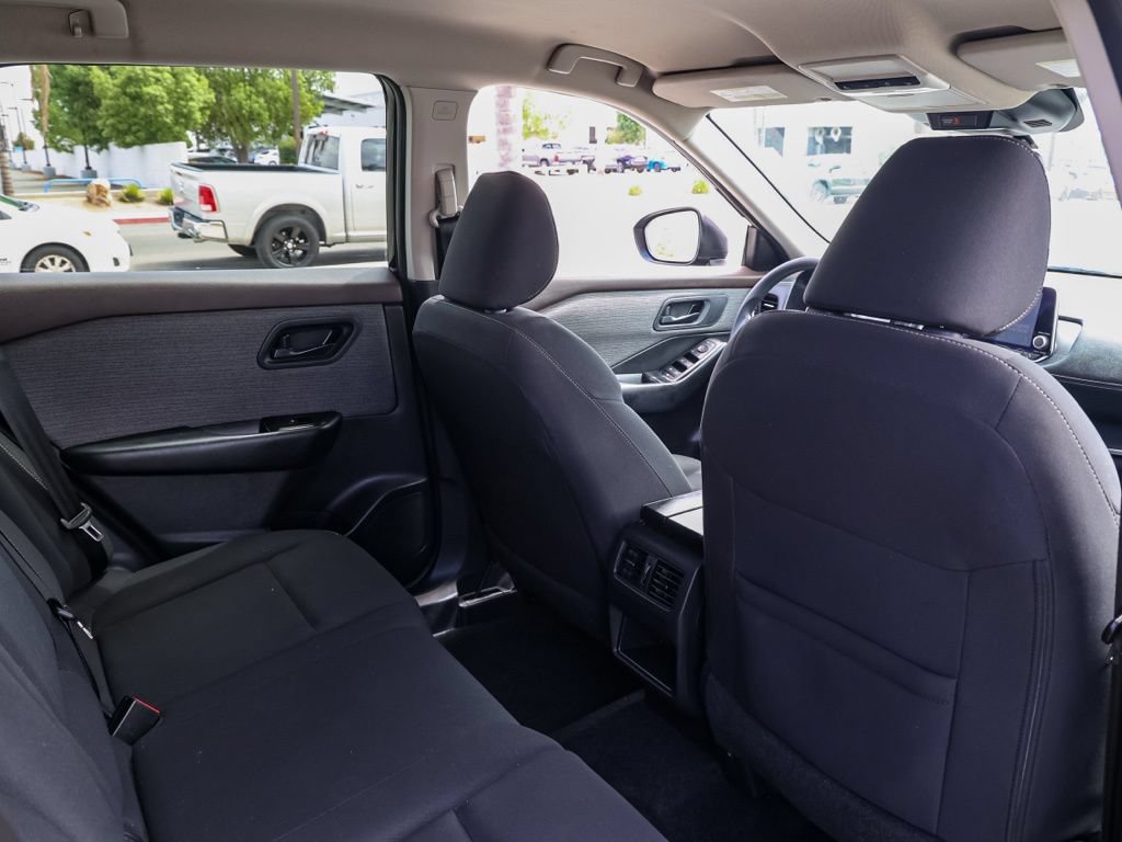 Used 2023 Nissan Rogue S FWD image 17