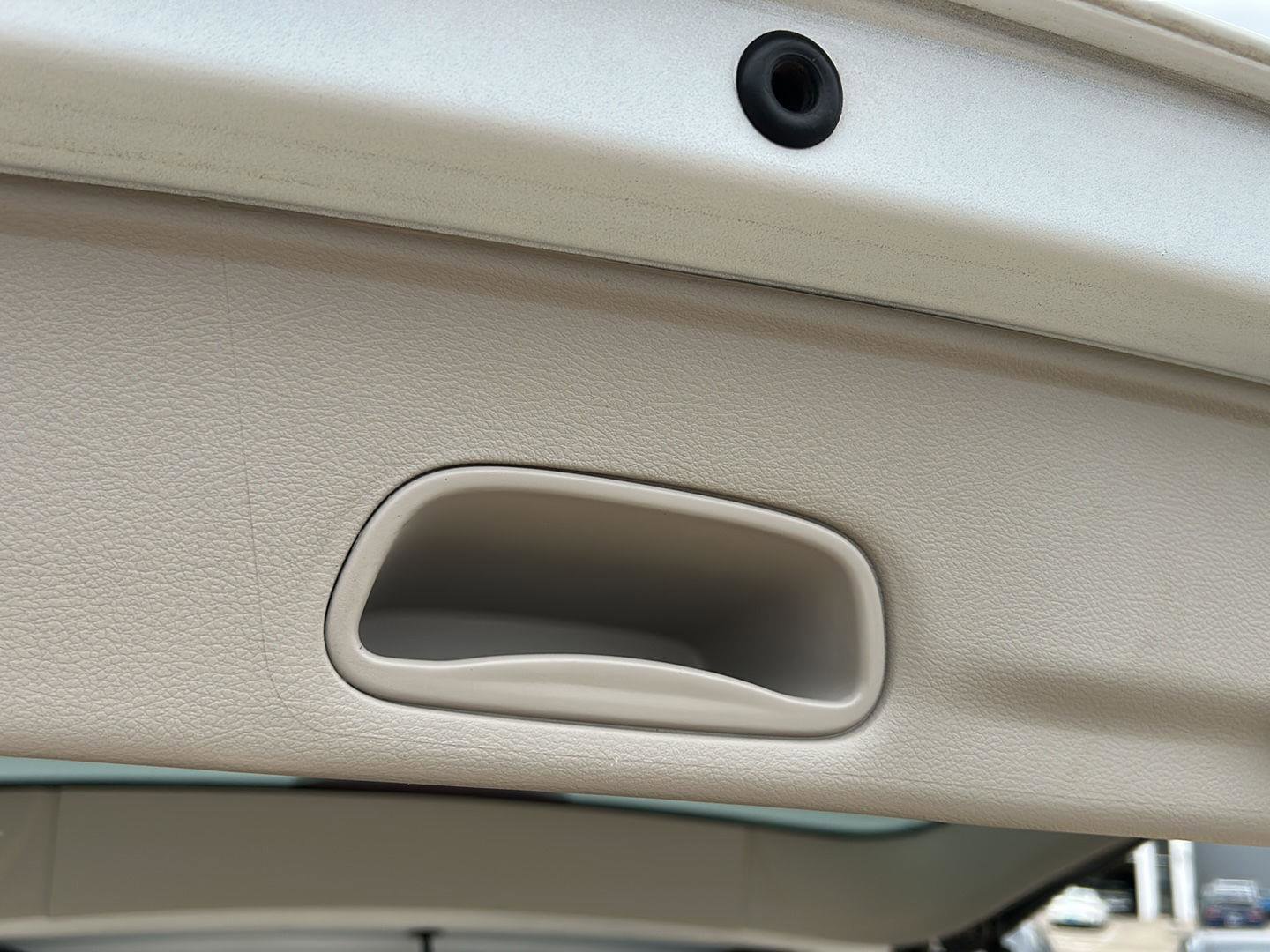 Used 2022 Chrysler Voyager LX FWD image 14