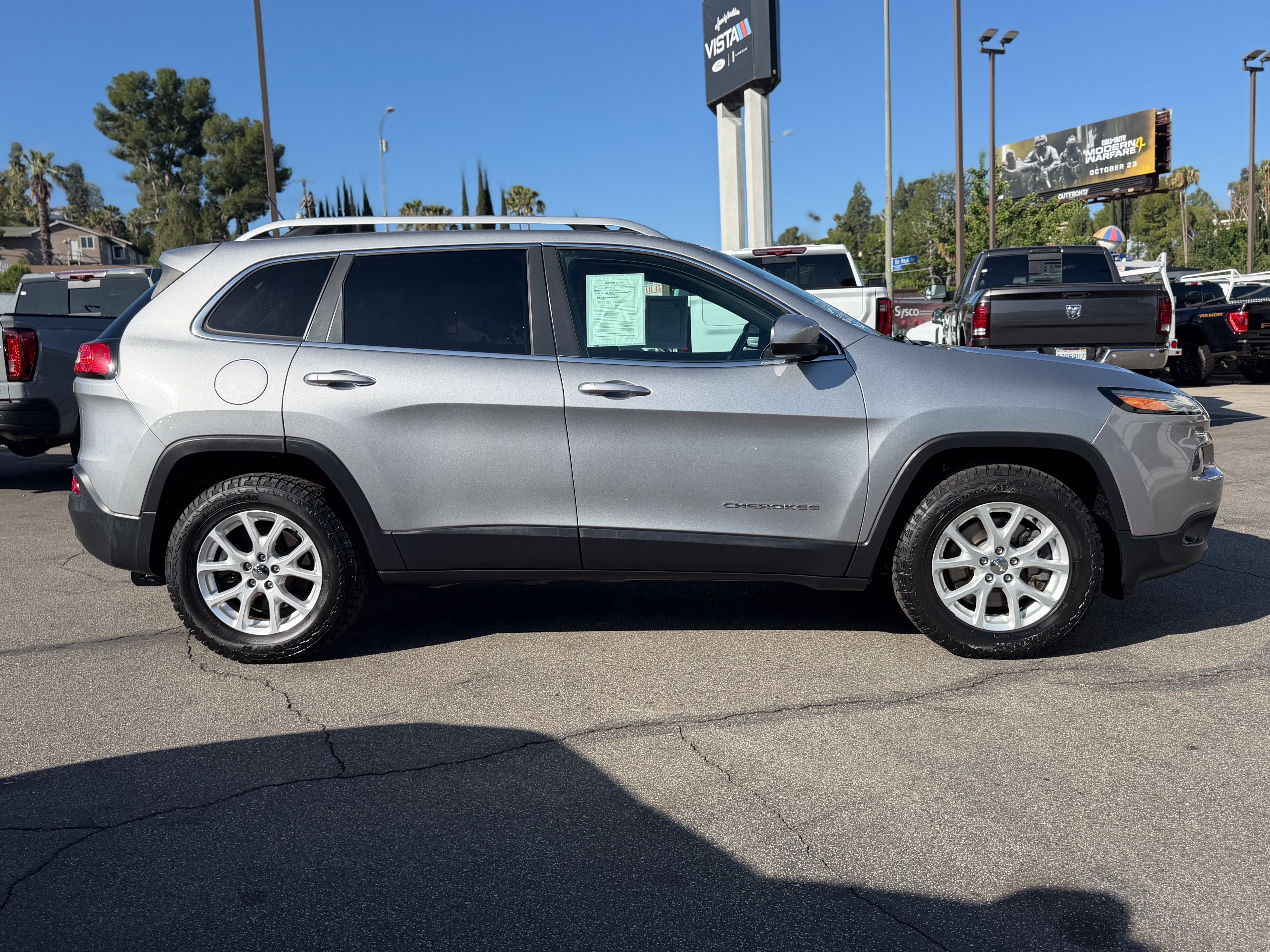 Used 2014 Jeep Cherokee Latitude AWD/4WD image 8