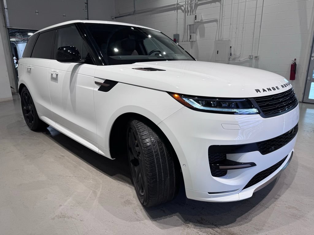 Used 2025 Land Rover Range Rover Sport Dynamic SE AWD/4WD image 3