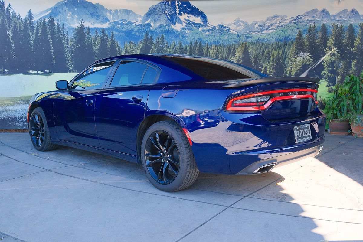 Used 2016 Dodge Charger SE w/ Blacktop Package RWD image 4