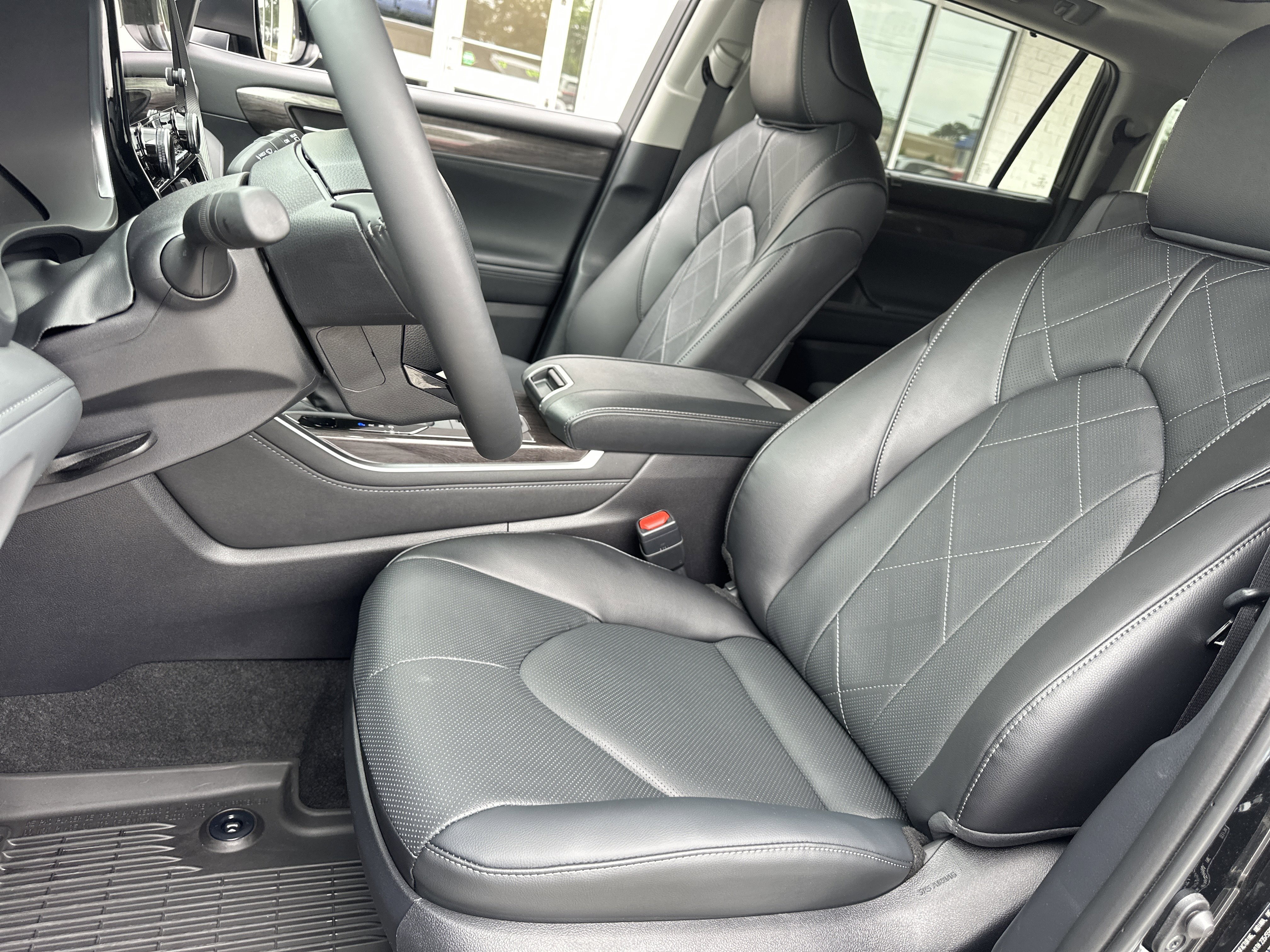 Used 2026 Toyota Highlander Platinum AWD/4WD image 10
