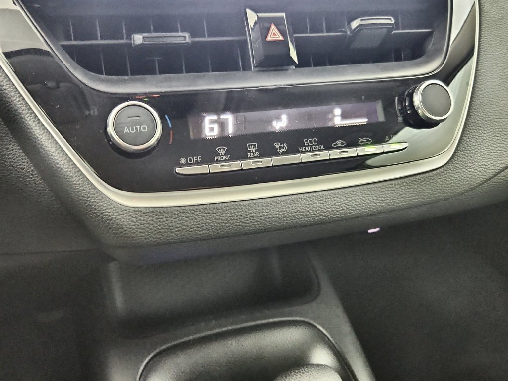 Used 2025 Toyota Corolla LE FWD image 28