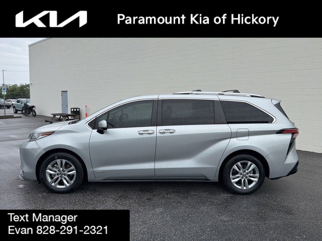 Used 2021 Toyota Sienna Limited FWD image 4