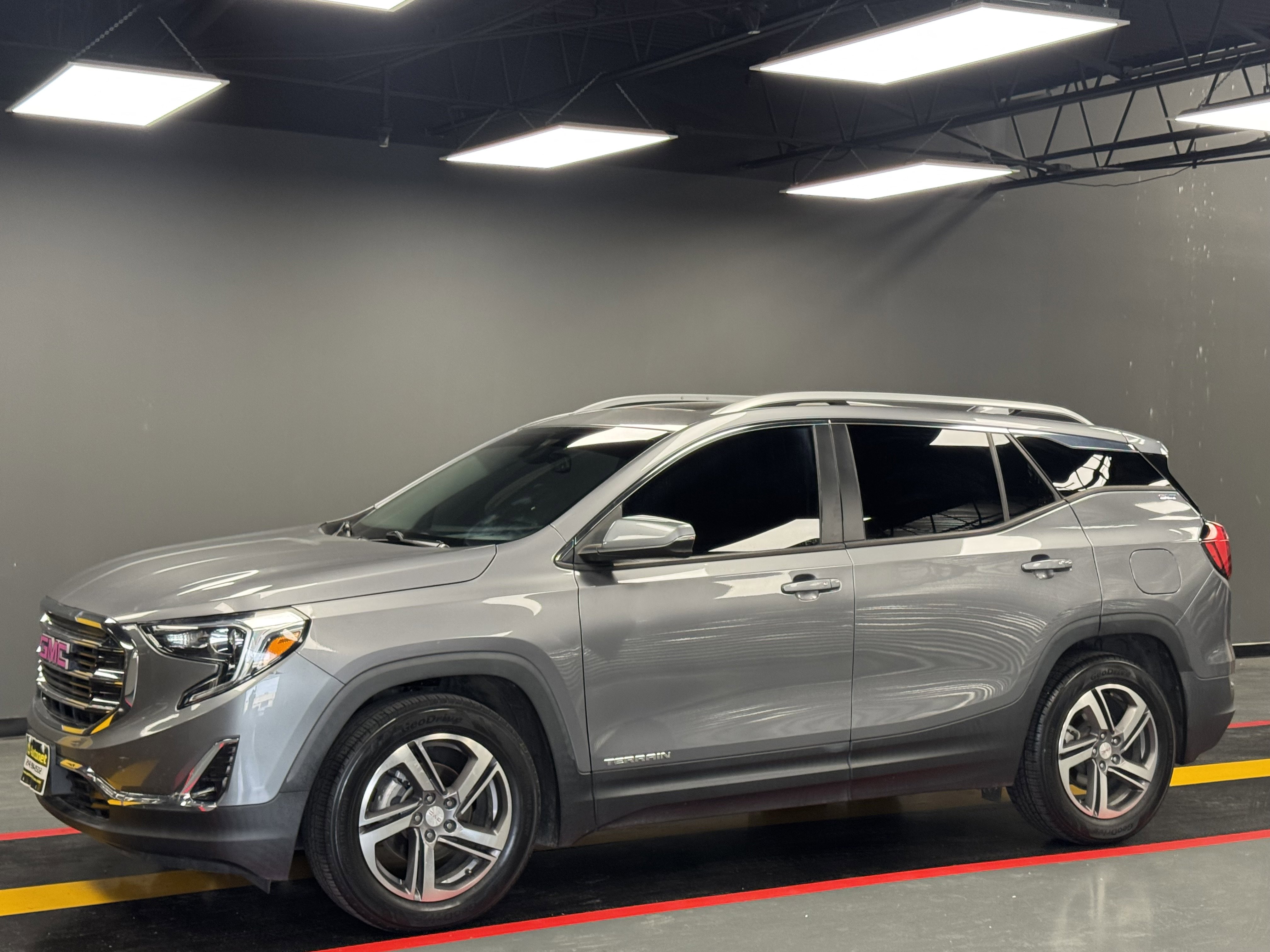 Used 2018 GMC Terrain SLT w/ Infotainment Package II FWD image 1