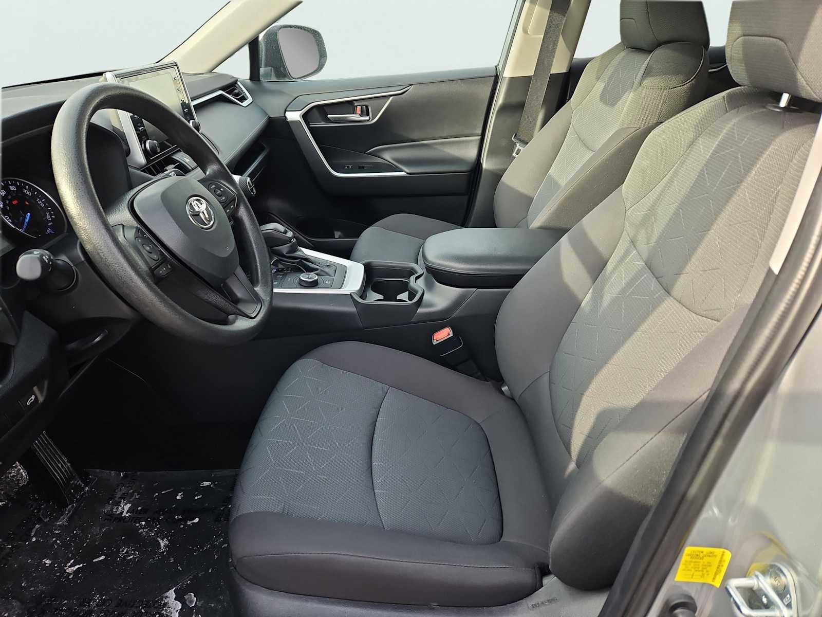 Used 2021 Toyota RAV4 XLE w/ Convenience Package AWD/4WD image 32