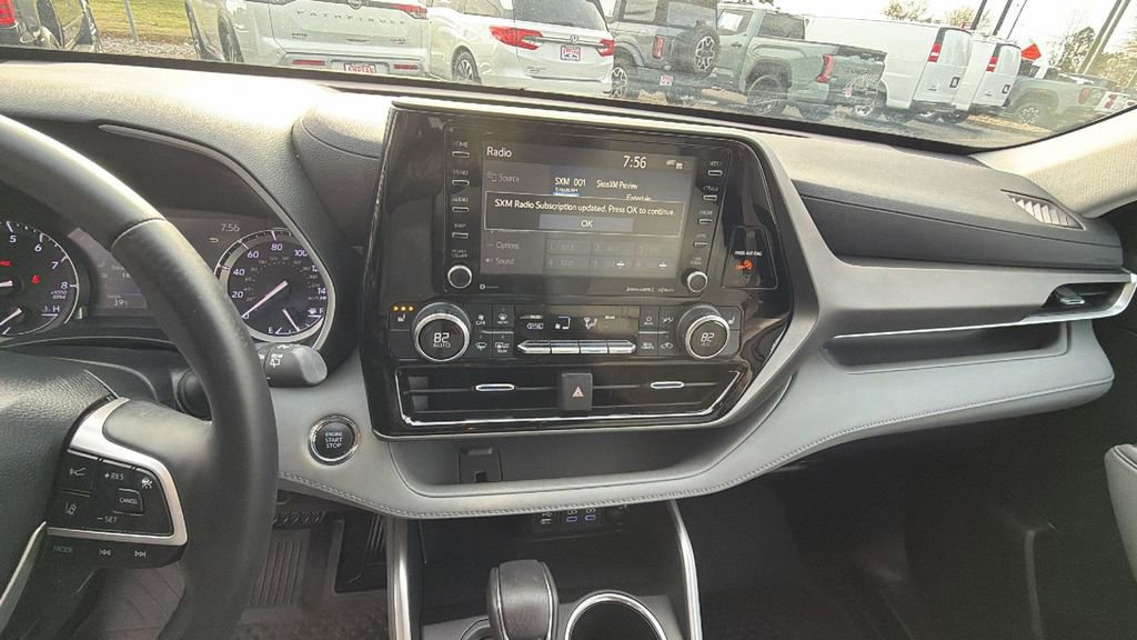 Used 2022 Toyota Highlander XLE image 30
