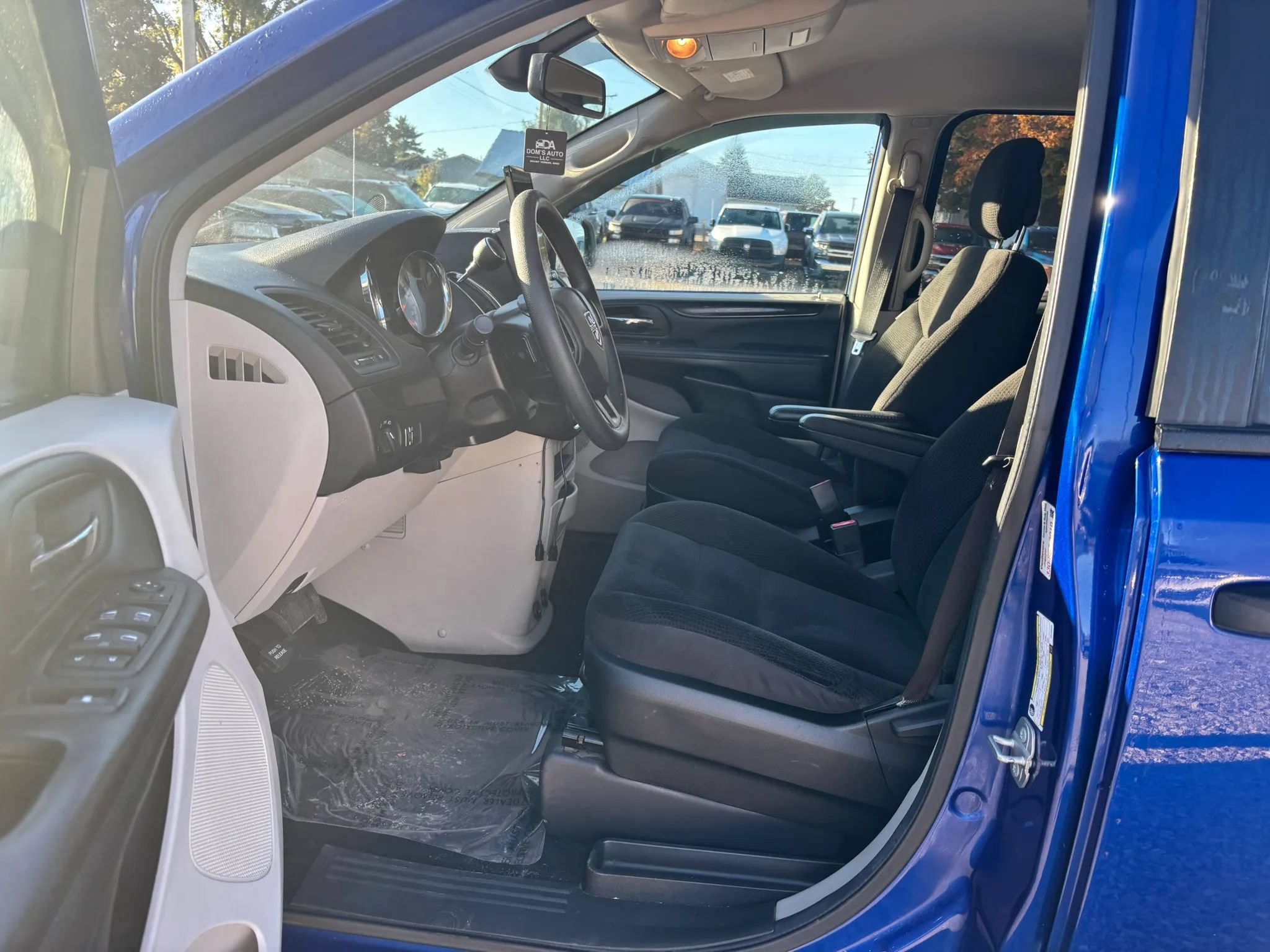 Used 2019 Dodge Grand Caravan SE FWD image 16