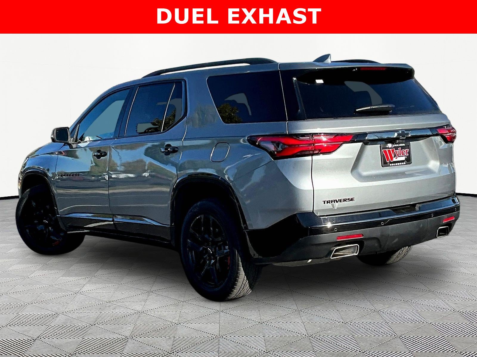 Used 2023 Chevrolet Traverse Premier w/ Redline Edition FWD image 4