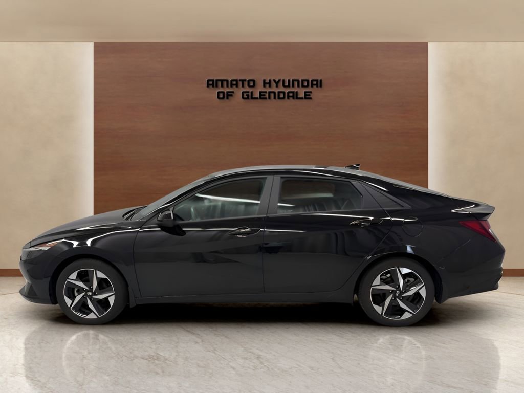 Used 2023 Hyundai Elantra SEL w/ Convenience Package image 2