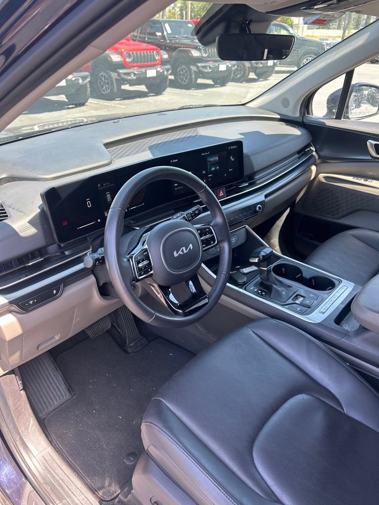 Used 2025 Kia Carnival FWD image 17