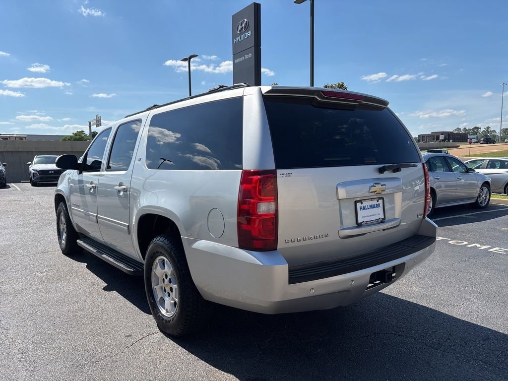 Used 2011 Chevrolet Suburban LT RWD image 8