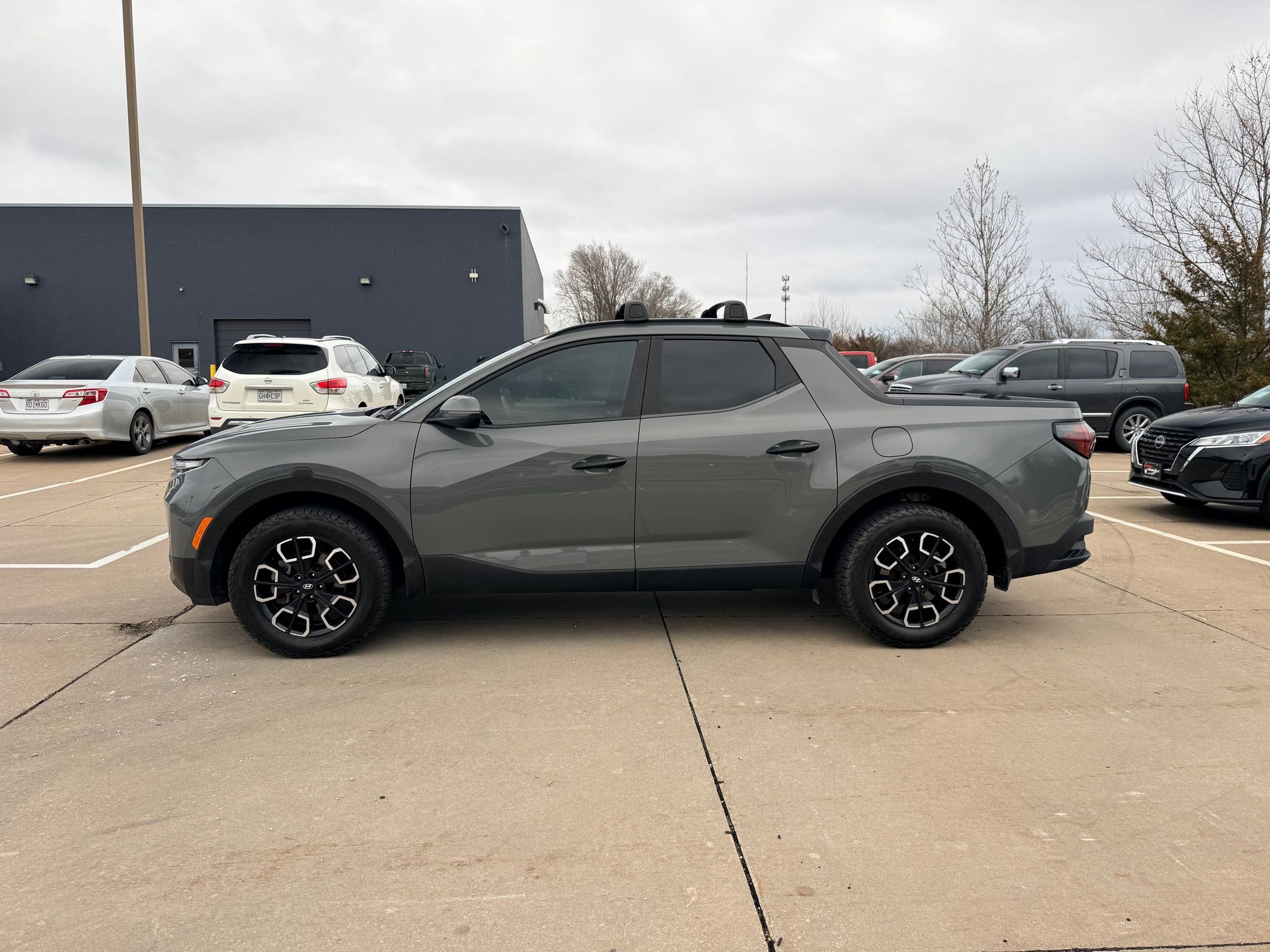 Used 2022 Hyundai Santa Cruz SEL w/ Activity Package image 2