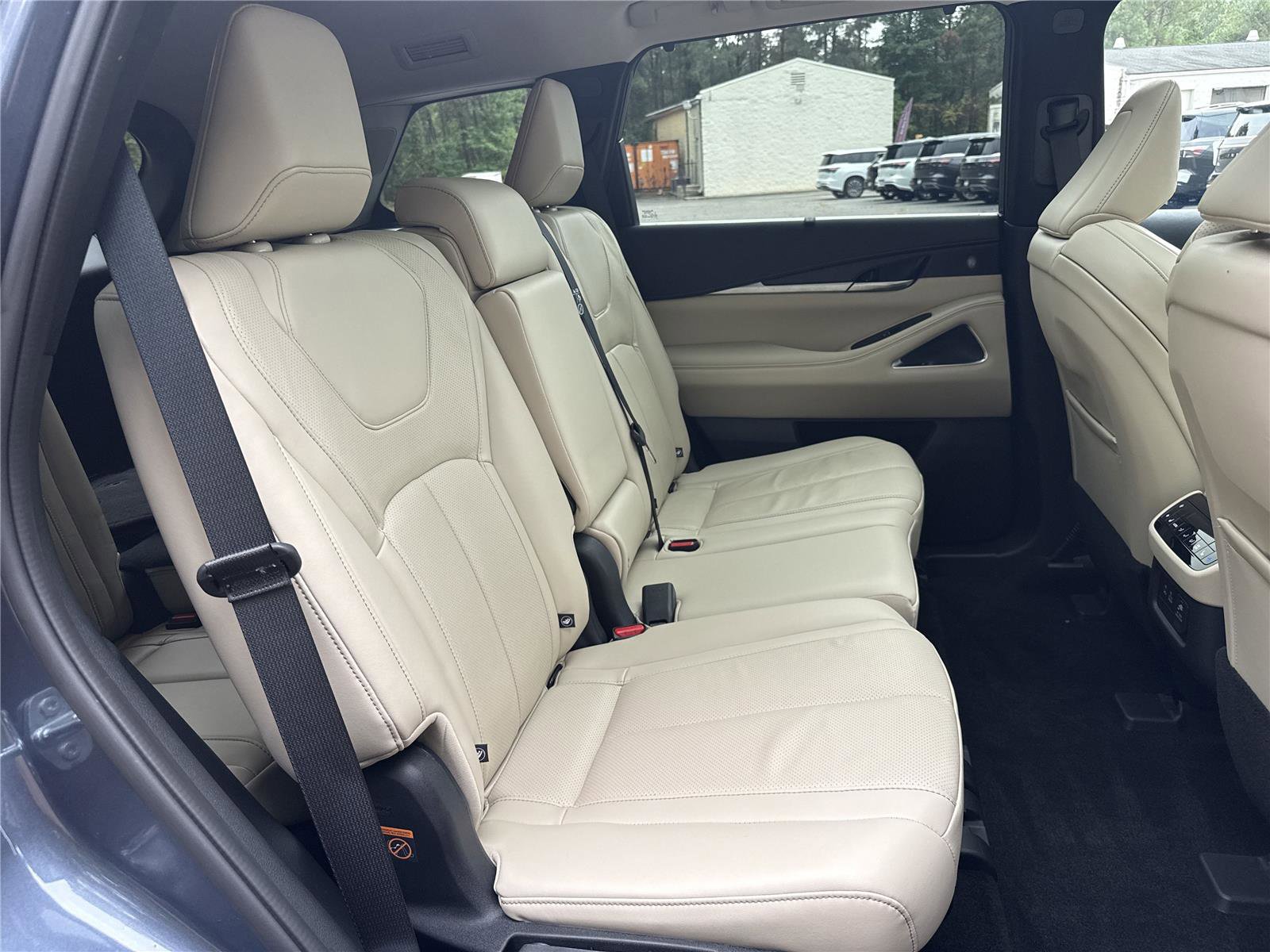 Used 2025 INFINITI QX60 Sensory w/ Vision Package image 24