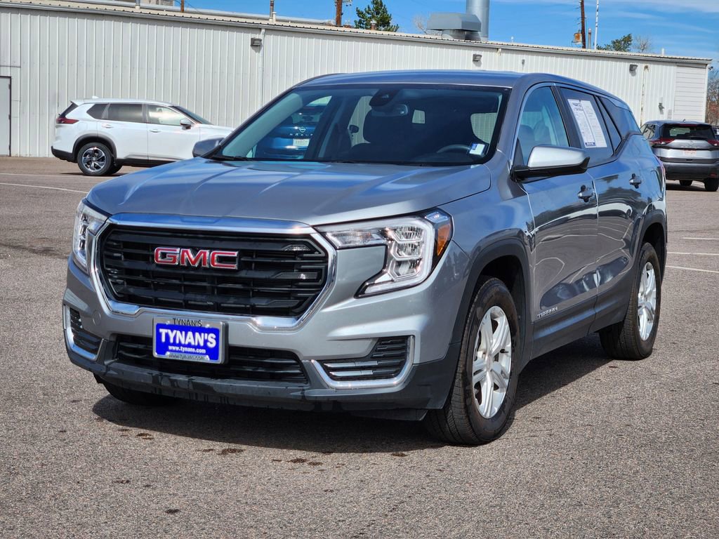 Used 2024 GMC Terrain SLE image 3
