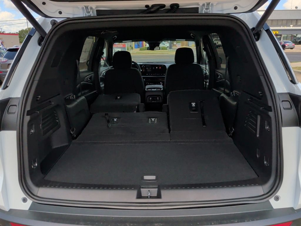 New 2027 Chevrolet Traverse LT w/ Midnight/Sport Edition FWD image 41
