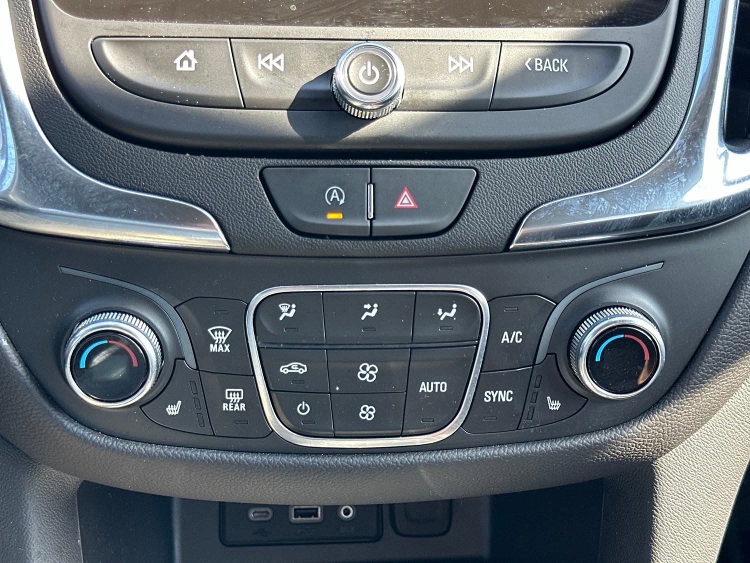 Used 2024 Chevrolet Equinox LT AWD/4WD image 24