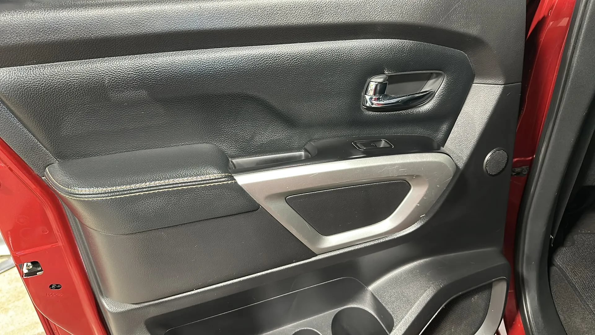 Used 2016 Nissan Titan SL AWD/4WD image 12