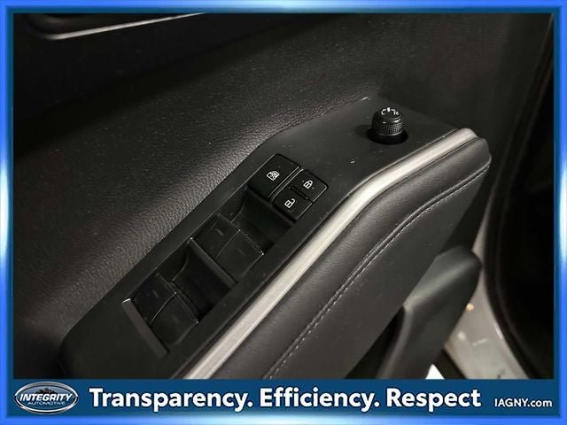 Used 2022 Toyota Highlander XLE AWD/4WD image 25
