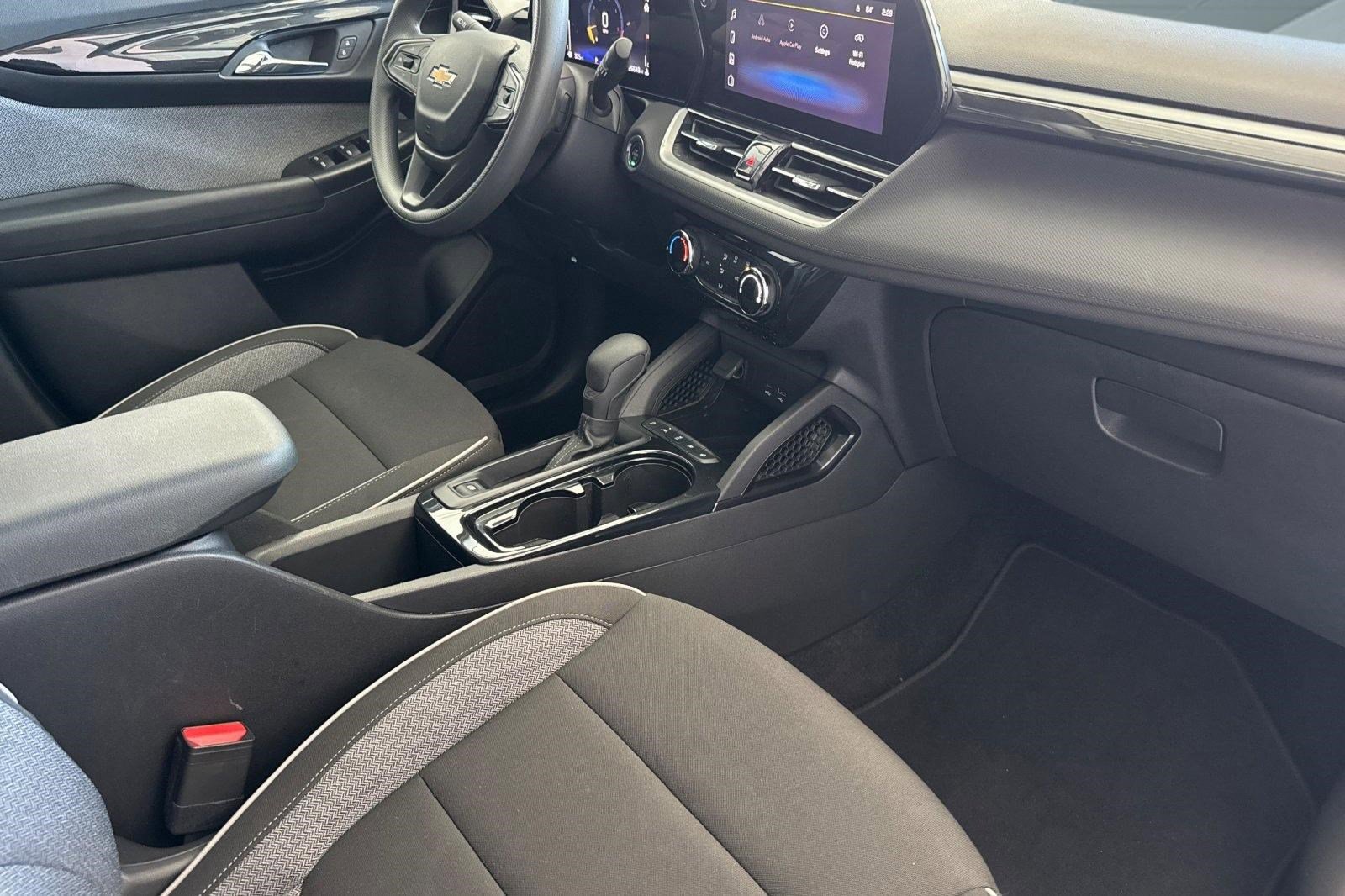 Used 2025 Chevrolet TrailBlazer LT FWD image 32