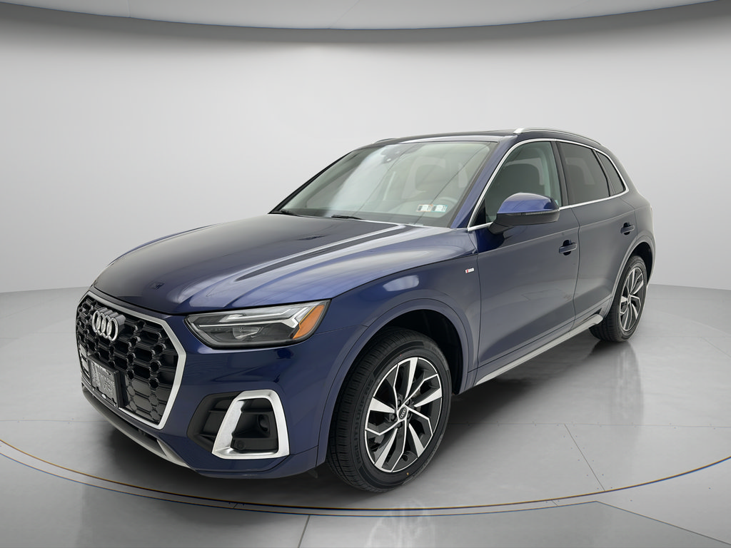 Used 2023 Audi Q5 2.0T Premium w/ Convenience Package AWD/4WD image 3